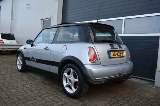 MINI Cooper (2007) thumbnail 3