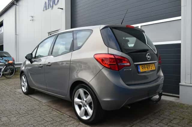 Opel Meriva (2011) thumbnail 3