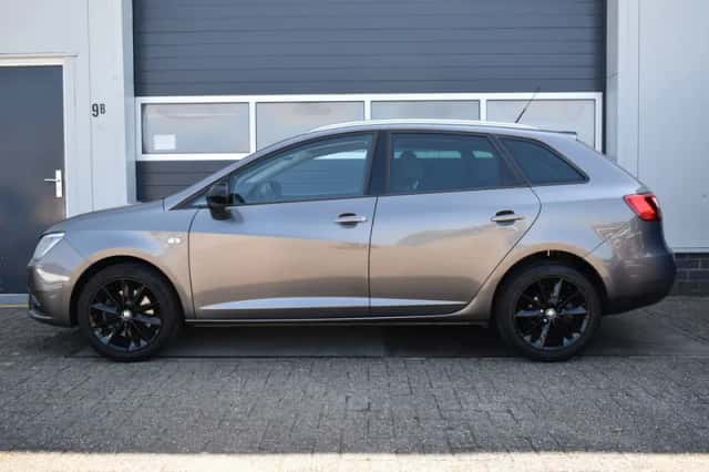 SEAT Ibiza (2016) thumbnail 2