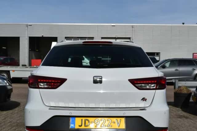SEAT Leon (2016) thumbnail 4