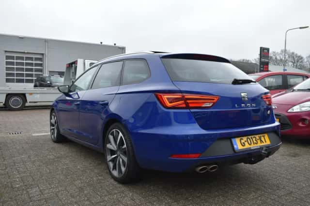 SEAT Leon (2019) thumbnail 3