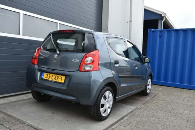 Suzuki Alto (2010) thumbnail 5