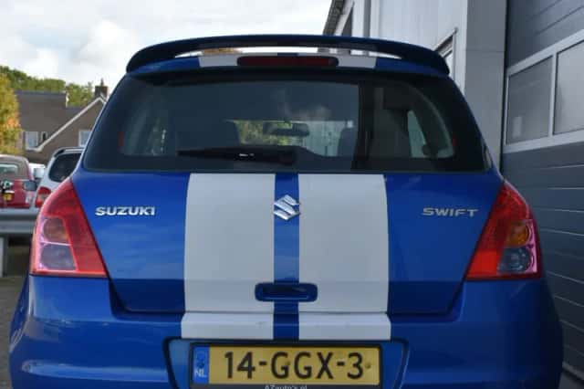 Suzuki Swift (2008) thumbnail 4