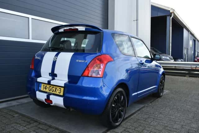 Suzuki Swift (2008) thumbnail 5