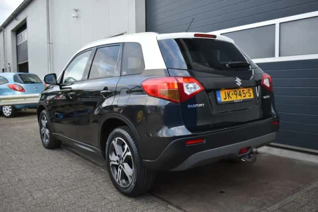 Suzuki Vitara (2016) thumbnail 3