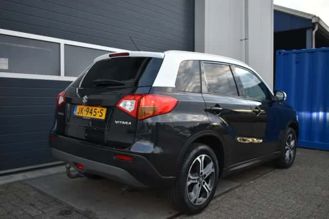 Suzuki Vitara (2016) thumbnail 5