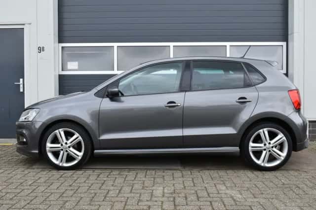 Volkswagen Polo (2016) thumbnail 2