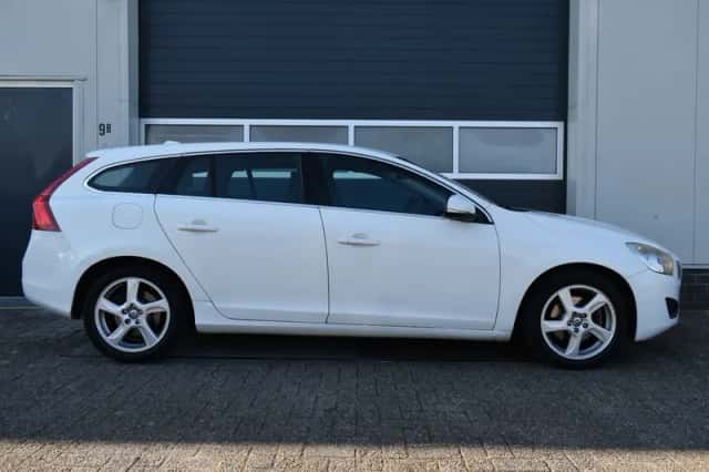 Volvo V60 (2011) thumbnail 6
