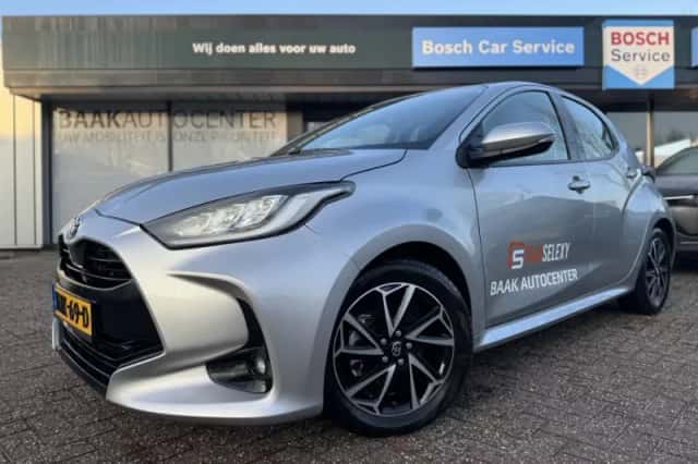 Toyota Yaris (2024) thumbnail 2