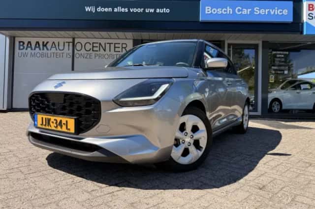 Suzuki Swift (2025) thumbnail 2