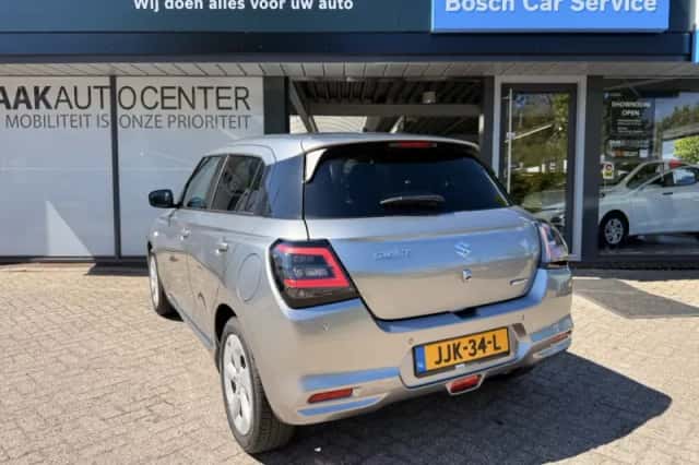 Suzuki Swift (2025) thumbnail 4