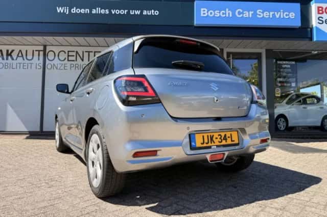 Suzuki Swift (2025) thumbnail 5