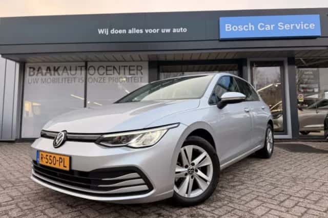 Volkswagen Golf (2022) thumbnail 2
