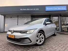Volkswagen Golf (2022) thumbnail 2