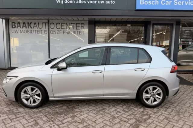 Volkswagen Golf (2022) thumbnail 3