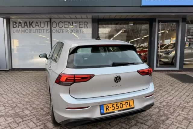 Volkswagen Golf (2022) thumbnail 4