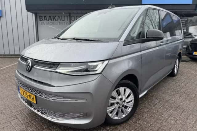 Volkswagen Multivan (2023) thumbnail 2