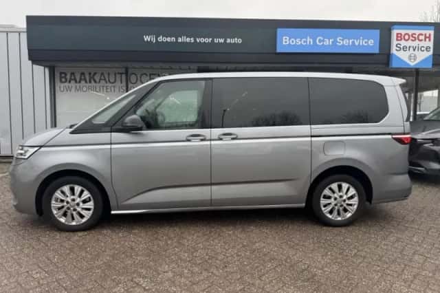 Volkswagen Multivan (2023) thumbnail 3