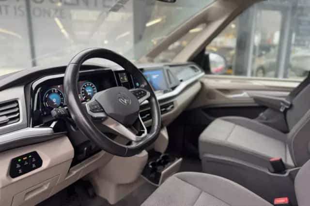Volkswagen Multivan (2023) thumbnail 5