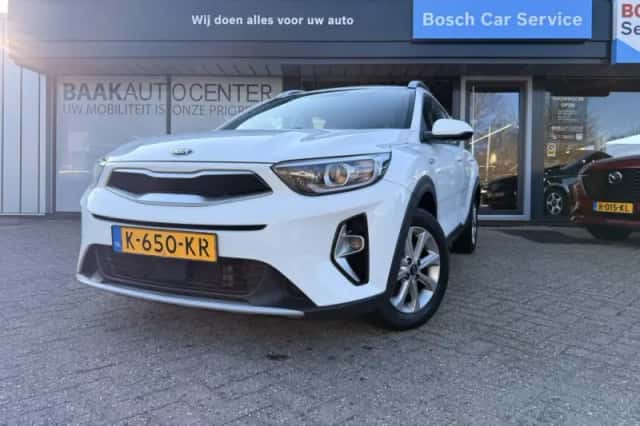 Kia Stonic (2021) thumbnail 2