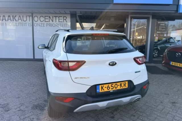 Kia Stonic (2021) thumbnail 4