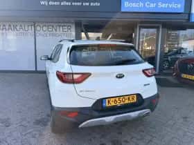 Kia Stonic (2021) thumbnail 4