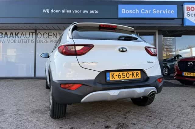 Kia Stonic (2021) thumbnail 5