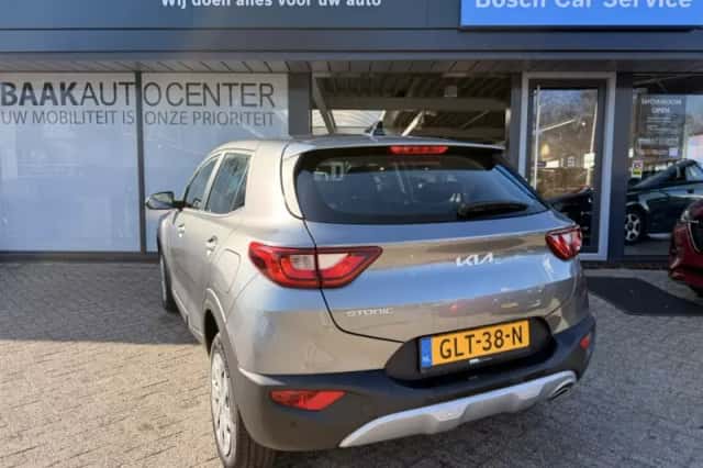 Kia Stonic (2024) thumbnail 4