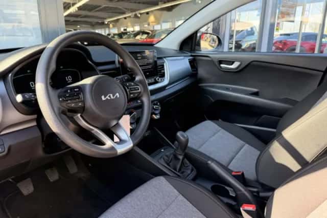 Kia Stonic (2024) thumbnail 6