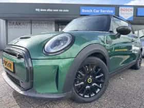 MINI Electric (2022) thumbnail 2