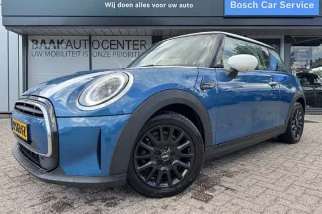 MINI Cooper (2023) thumbnail 2