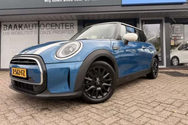 MINI Cooper (2023) thumbnail 2