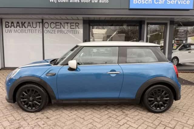 MINI Cooper (2023) thumbnail 3