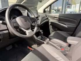 Suzuki S-Cross (2023) thumbnail 6