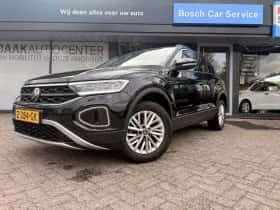 Volkswagen T-Roc (2024) thumbnail 2
