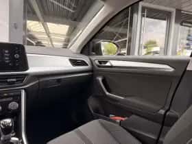 Volkswagen T-Roc (2024) thumbnail 23