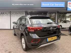 Volkswagen T-Roc (2024) thumbnail 4