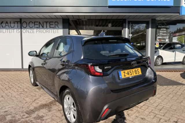 Toyota Yaris (2024) thumbnail 5