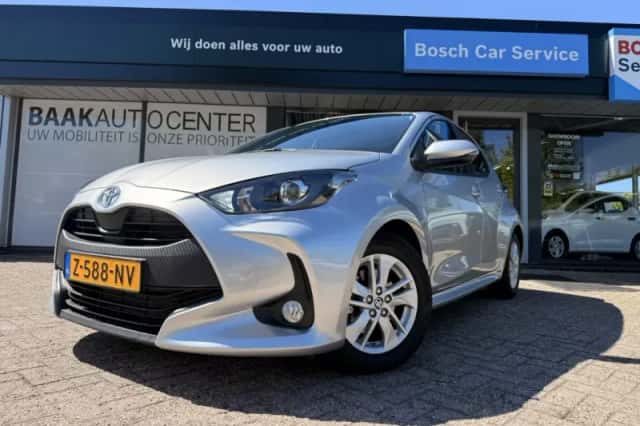 Toyota Yaris (2024) thumbnail 2