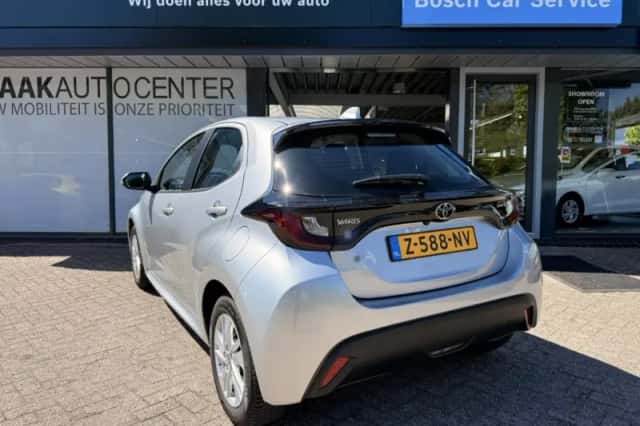 Toyota Yaris (2024) thumbnail 4