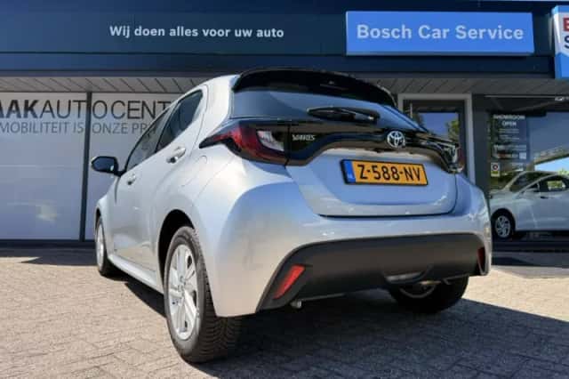 Toyota Yaris (2024) thumbnail 5