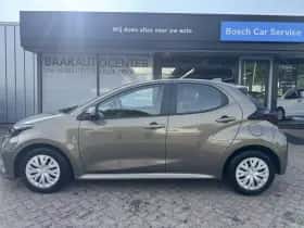 Toyota Yaris (2023) thumbnail 2