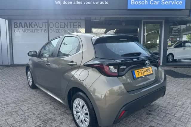 Toyota Yaris (2023) thumbnail 3