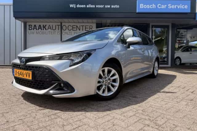 Toyota Corolla (2024) thumbnail 2