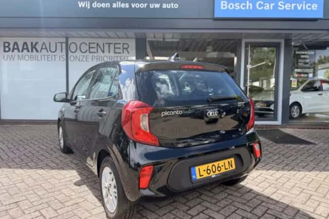 Kia Picanto (2021) thumbnail 4