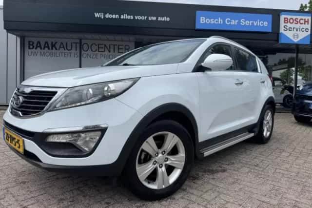Kia Sportage (2012) thumbnail 2