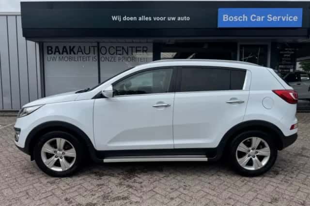 Kia Sportage (2012) thumbnail 3