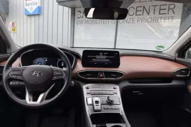 Hyundai Santa (2022) thumbnail 5