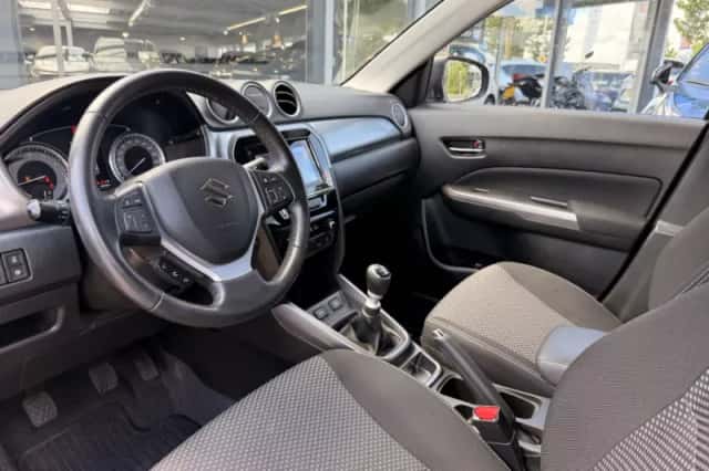 Suzuki Vitara (2021) thumbnail 6