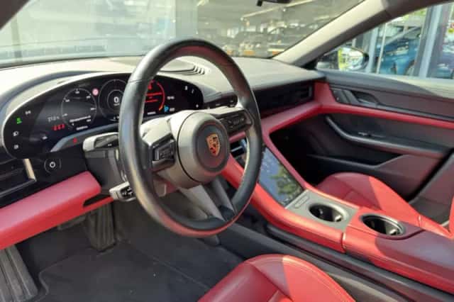 Porsche Taycan (2022) thumbnail 6